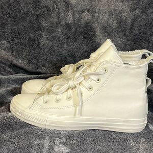 Converse Chuck Taylor High Top Women White Sherpa Leather Sneakers Size 8